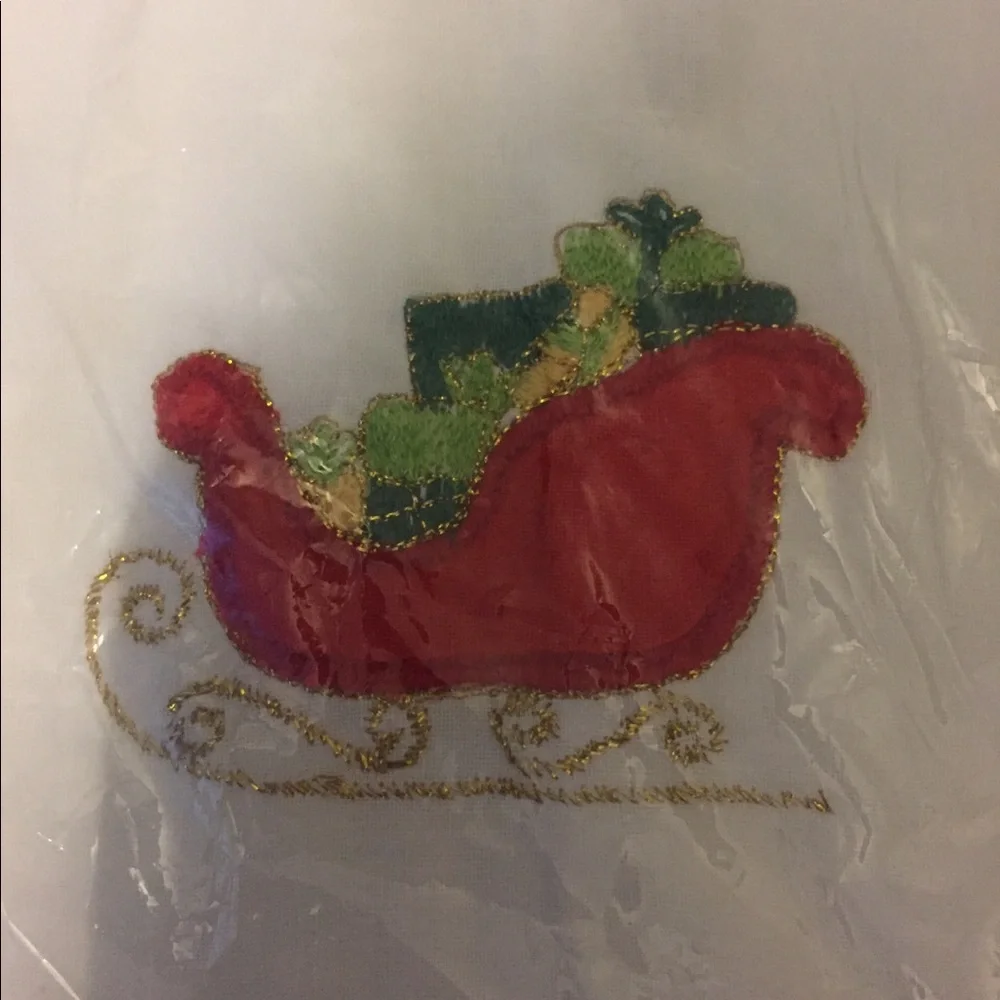 NWOT Set of Two Christmas Hand towels